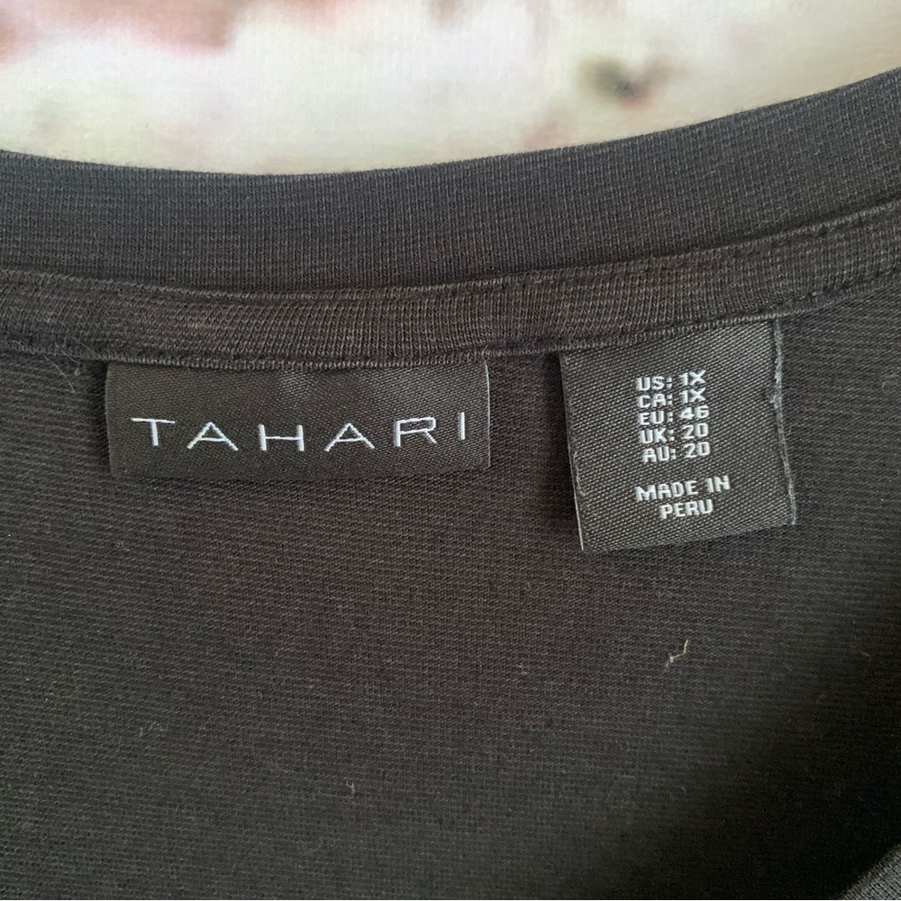 Tahari Black V-Neck Lightweight Top - Picture 3 of 7